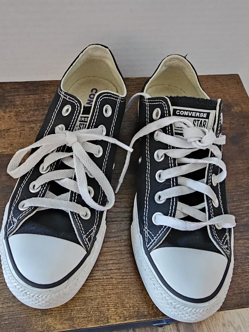 Converse Chuck Taylor Low Top Sneakers - Black/White